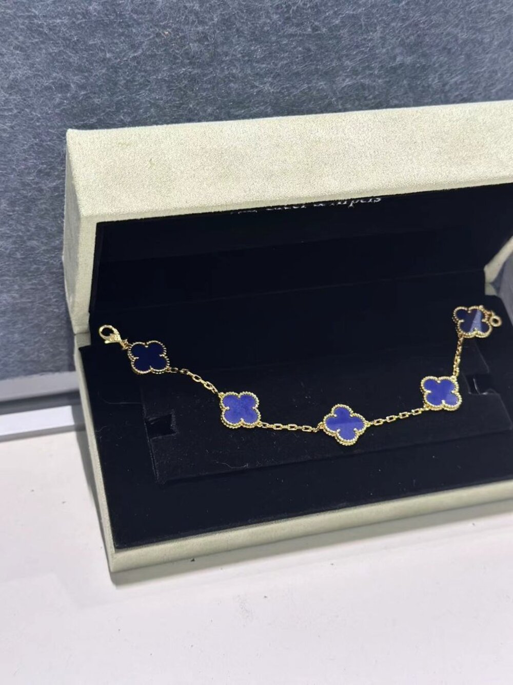 Van Cleef & Arpels Gold Bracelet with Lapis Lazuli - Picture 3 of 4